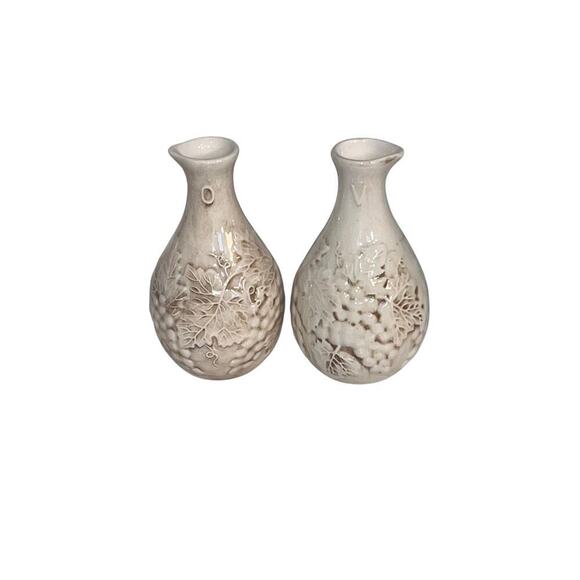 Harry & David 5.5 in oil & vinegar cruets made in Portugal grapevine design - Picture 2 of 5